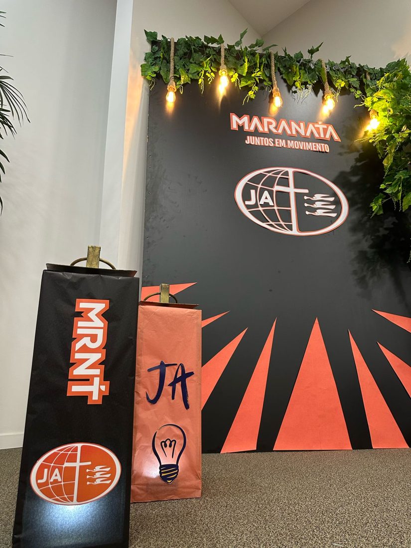 Decoração de igreja para evento jovem — painel Maranata