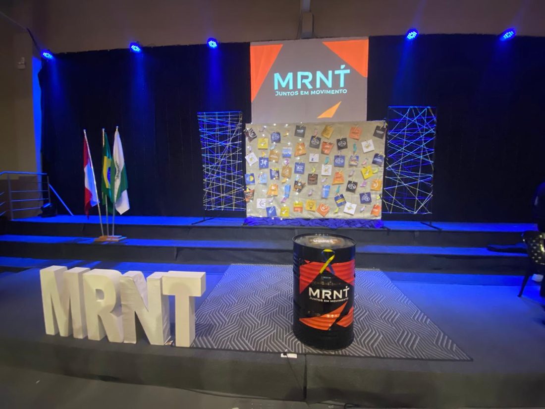 Palco de evento jovem decorado